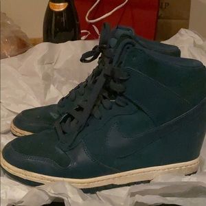 SOLD//Nike heel sneakers hightop